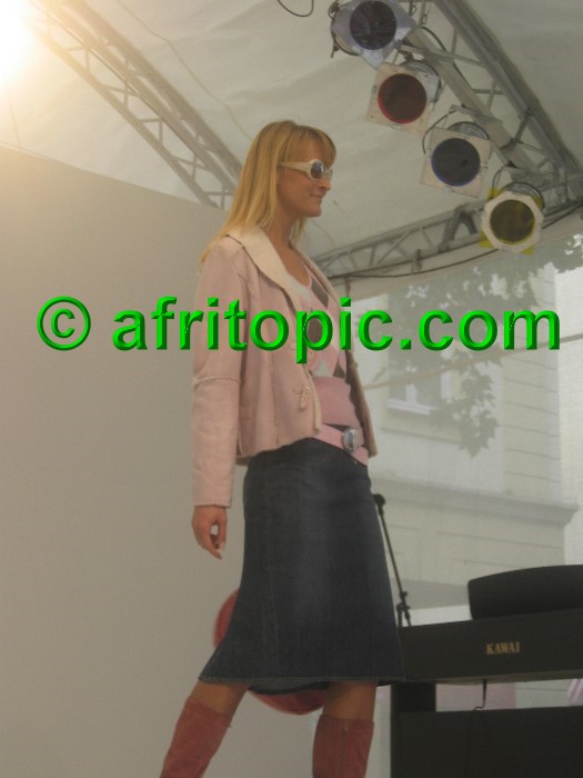 ../Images/Krefeld-Strssenmodenschau-2005 062.jpg